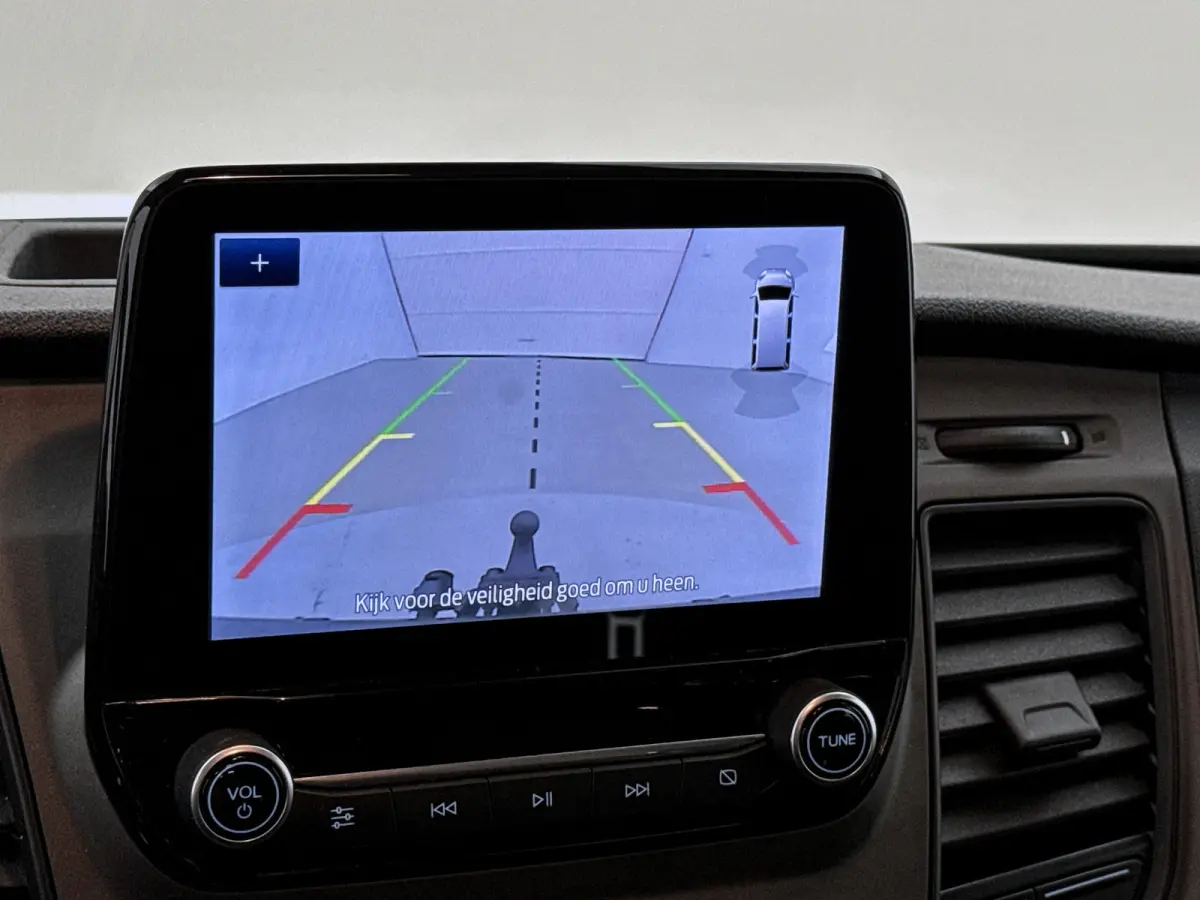 320 2.0 TDCI L2H1 Limited DC 130pk Automaat Navigatie Dubbele cabine Stoelverwarming Trekhaak Cruise control Airco Euro 6
