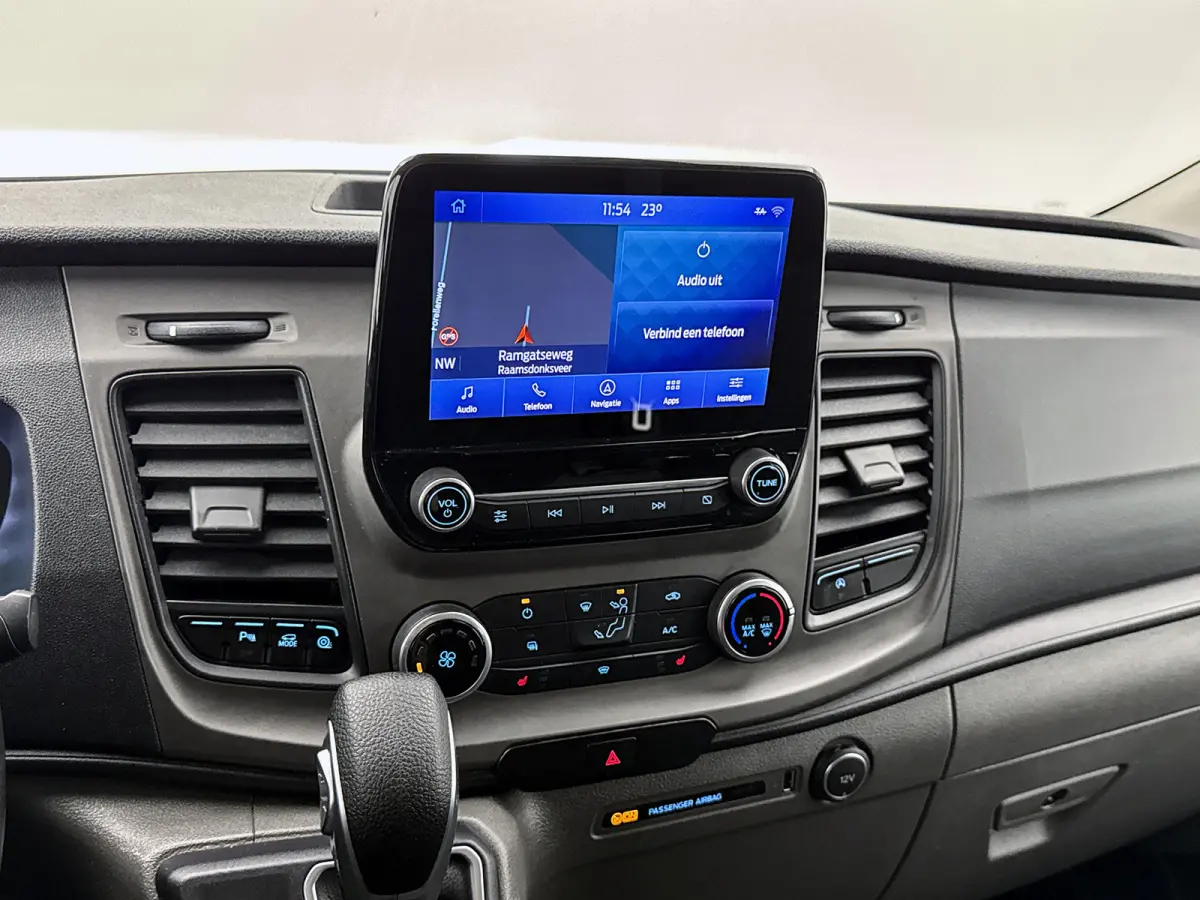 320 2.0 TDCI L2H1 Limited DC 130pk Automaat Navigatie Dubbele cabine Stoelverwarming Trekhaak Cruise control Airco Euro 6