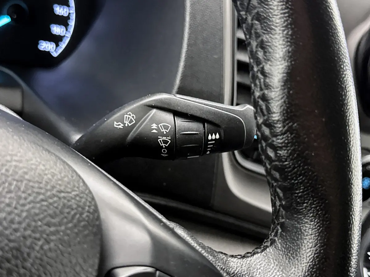 320 2.0 TDCI L2H1 Limited DC 130pk Automaat Navigatie Dubbele cabine Stoelverwarming Trekhaak Cruise control Airco Euro 6
