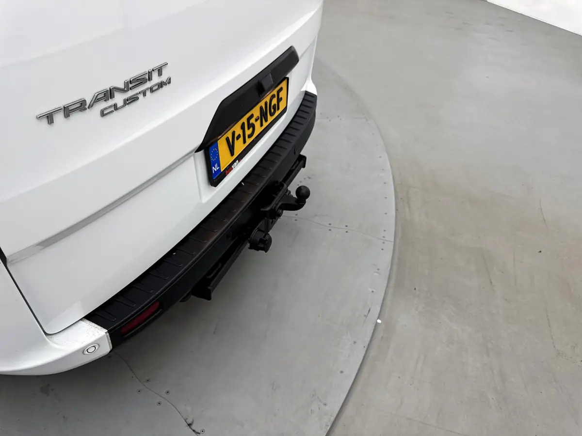 320 2.0 TDCI L2H1 Limited DC 130pk Automaat Navigatie Dubbele cabine Stoelverwarming Trekhaak Cruise control Airco Euro 6