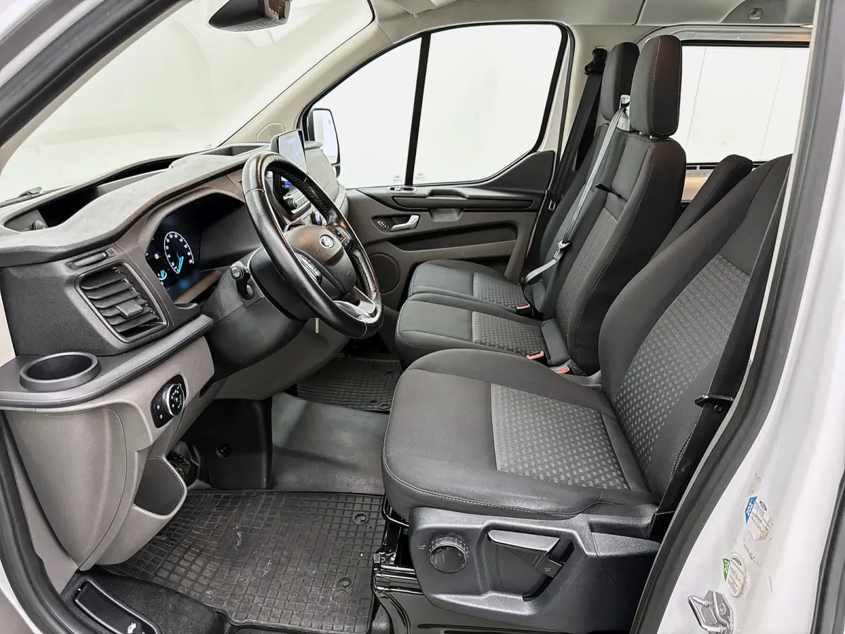 320 2.0 TDCI L2H1 Limited DC 130pk Automaat Navigatie Dubbele cabine Stoelverwarming Trekhaak Cruise control Airco Euro 6