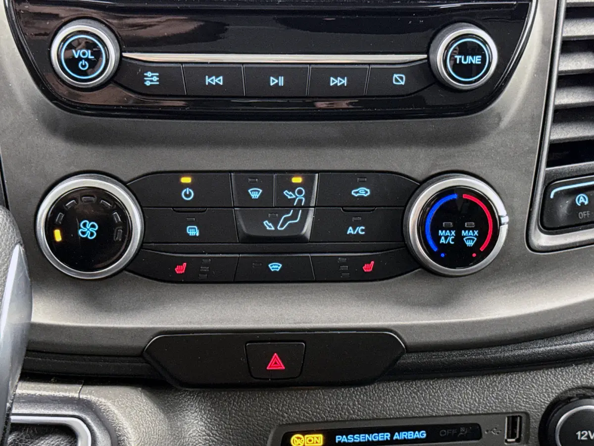 320 2.0 TDCI L2H1 Limited DC 130pk Automaat Navigatie Dubbele cabine Stoelverwarming Trekhaak Cruise control Airco Euro 6