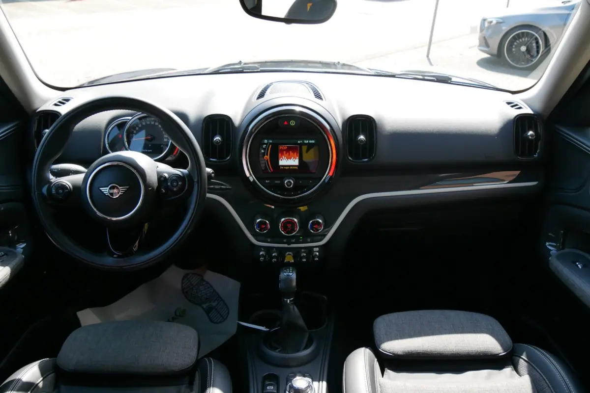 1.5 Cooper ALL4 Chili sportstoelen. camera.