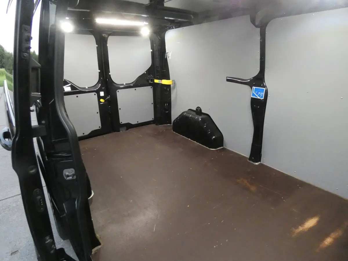 320 2.0 TDCI L2H1*Sport*leder* navi/cam*