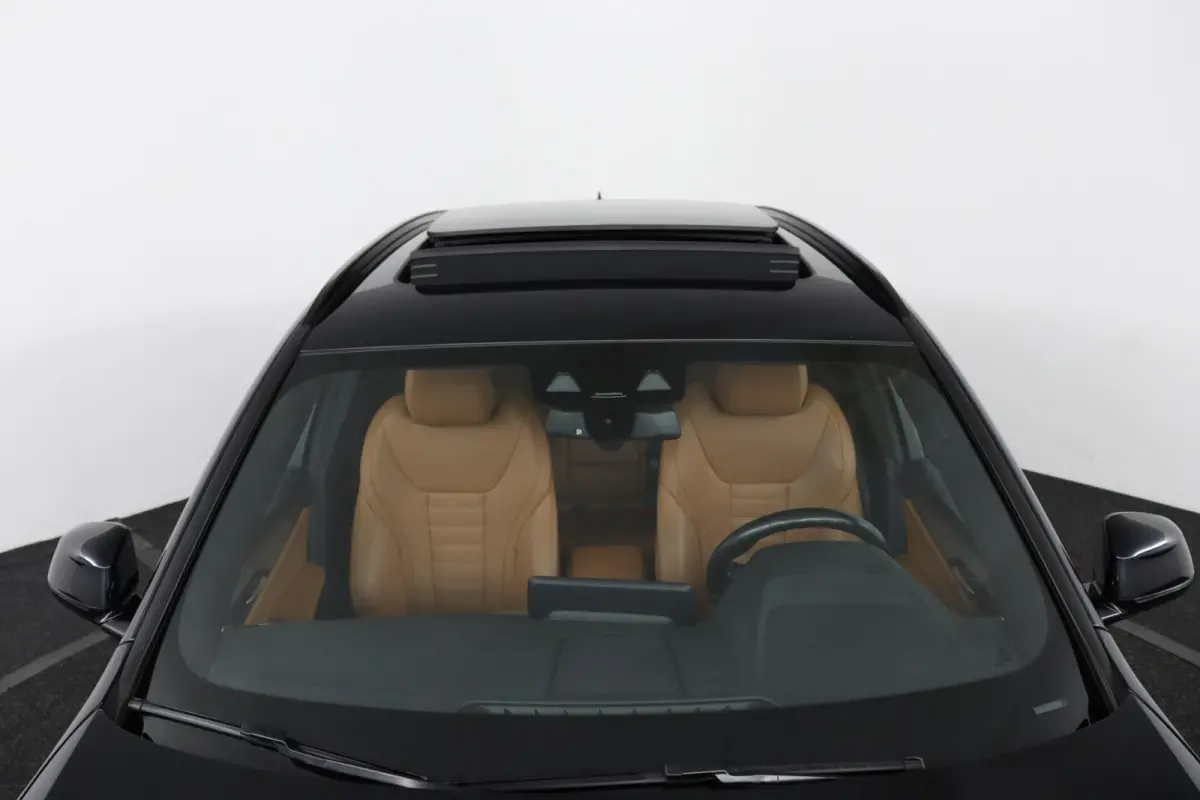 xDrive20i High Executive Edition M-Sportpakket | Panorama dak | Lederen bekleding | Driving Assistant Plus | Harman/Kardon