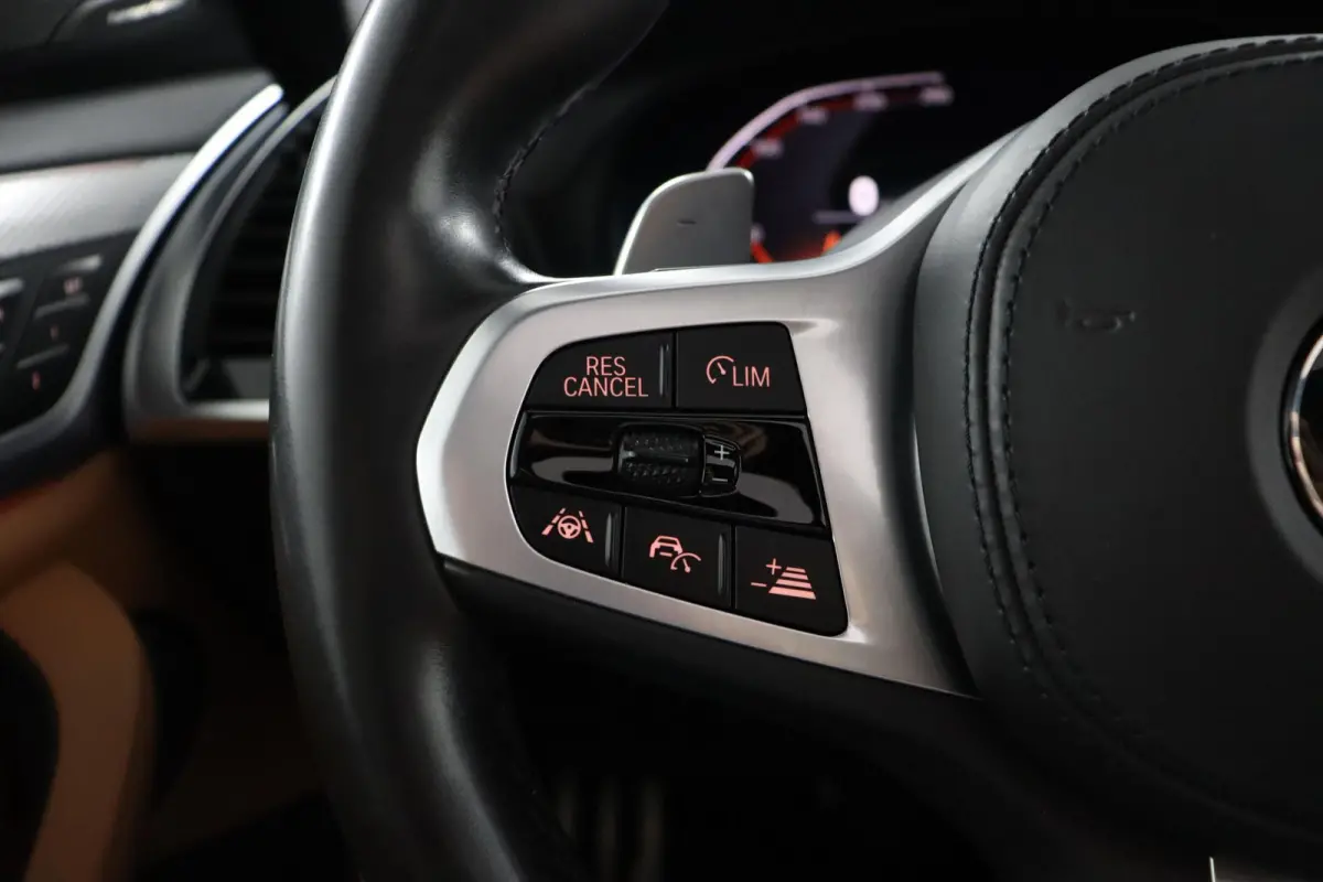 xDrive20i High Executive Edition M-Sportpakket | Panorama dak | Lederen bekleding | Driving Assistant Plus | Harman/Kardon