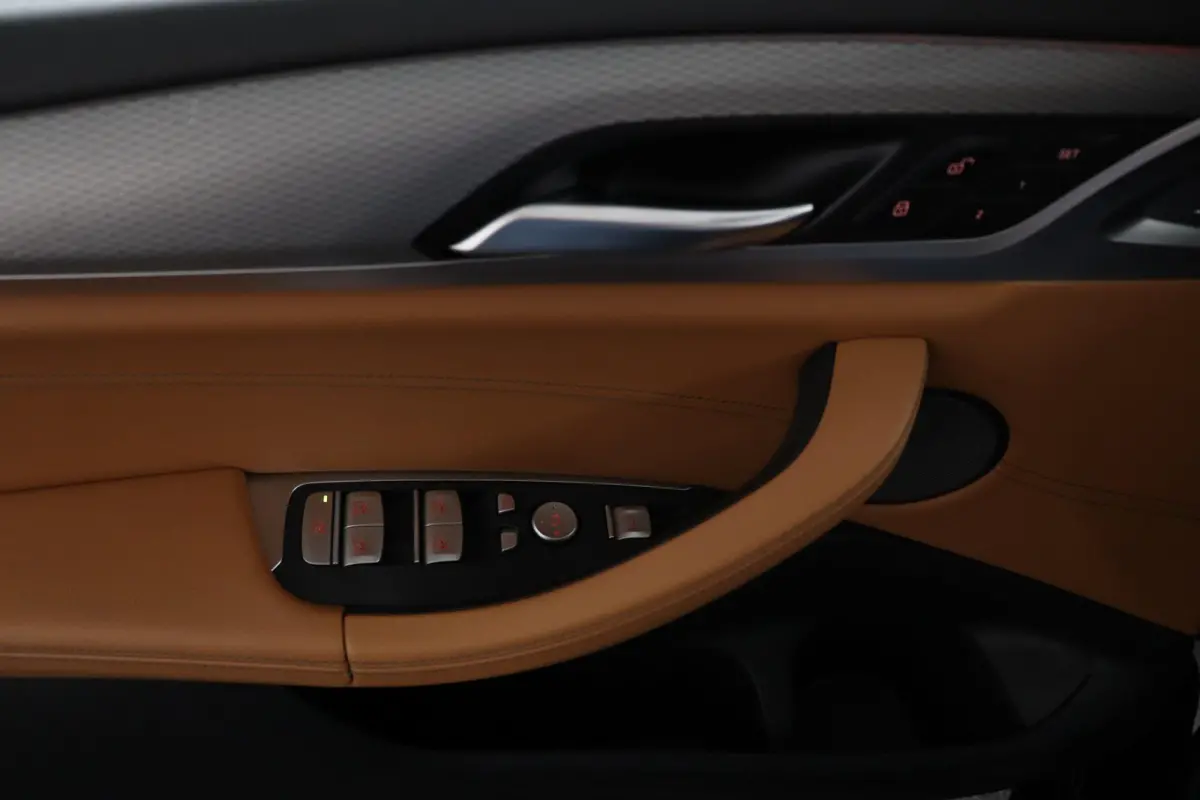 xDrive20i High Executive Edition M-Sportpakket | Panorama dak | Lederen bekleding | Driving Assistant Plus | Harman/Kardon