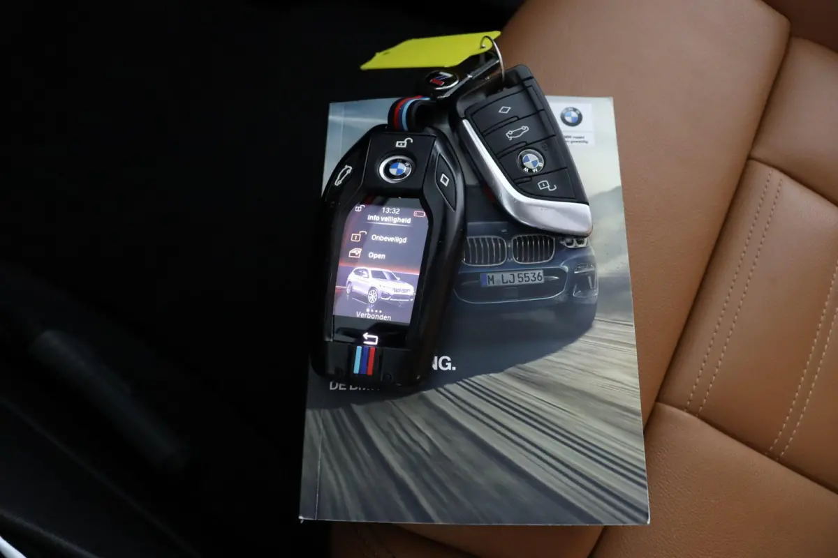 xDrive20i High Executive Edition M-Sportpakket | Panorama dak | Lederen bekleding | Driving Assistant Plus | Harman/Kardon
