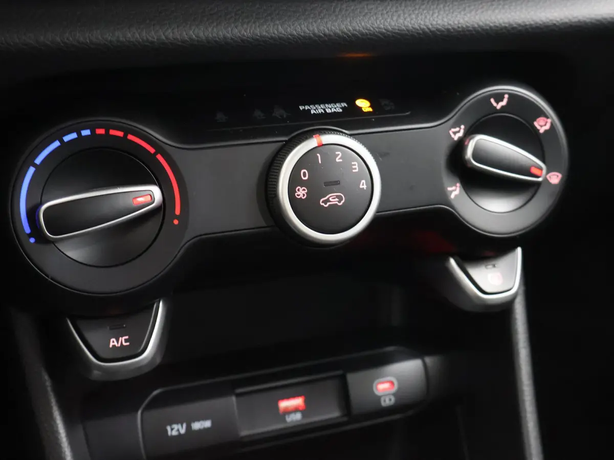 1.0 GDi DynamicLine AMT | Airconditioning | Cruise control | Navigatie | Rijstrookvolgassistentie | Achteruitrijcamera |