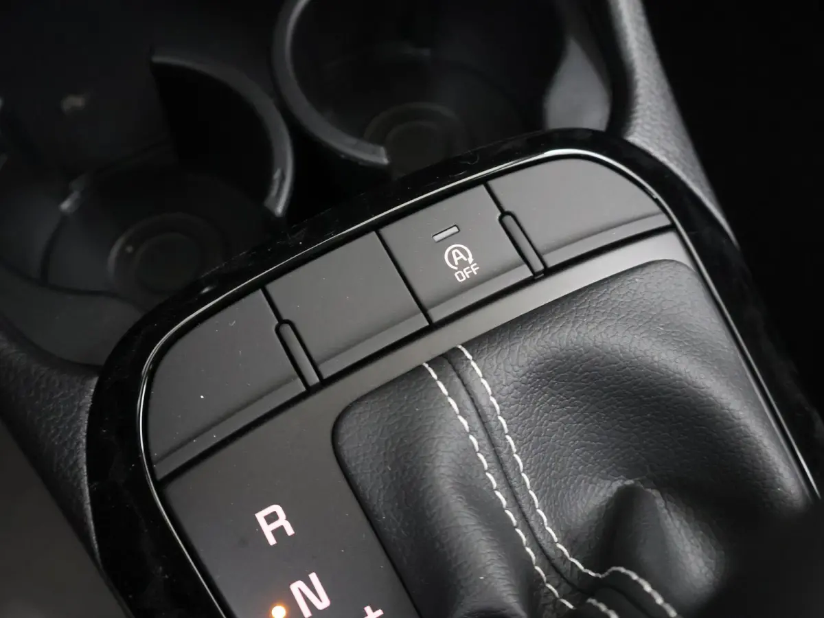1.0 GDi DynamicLine AMT | Airconditioning | Cruise control | Navigatie | Rijstrookvolgassistentie | Achteruitrijcamera |