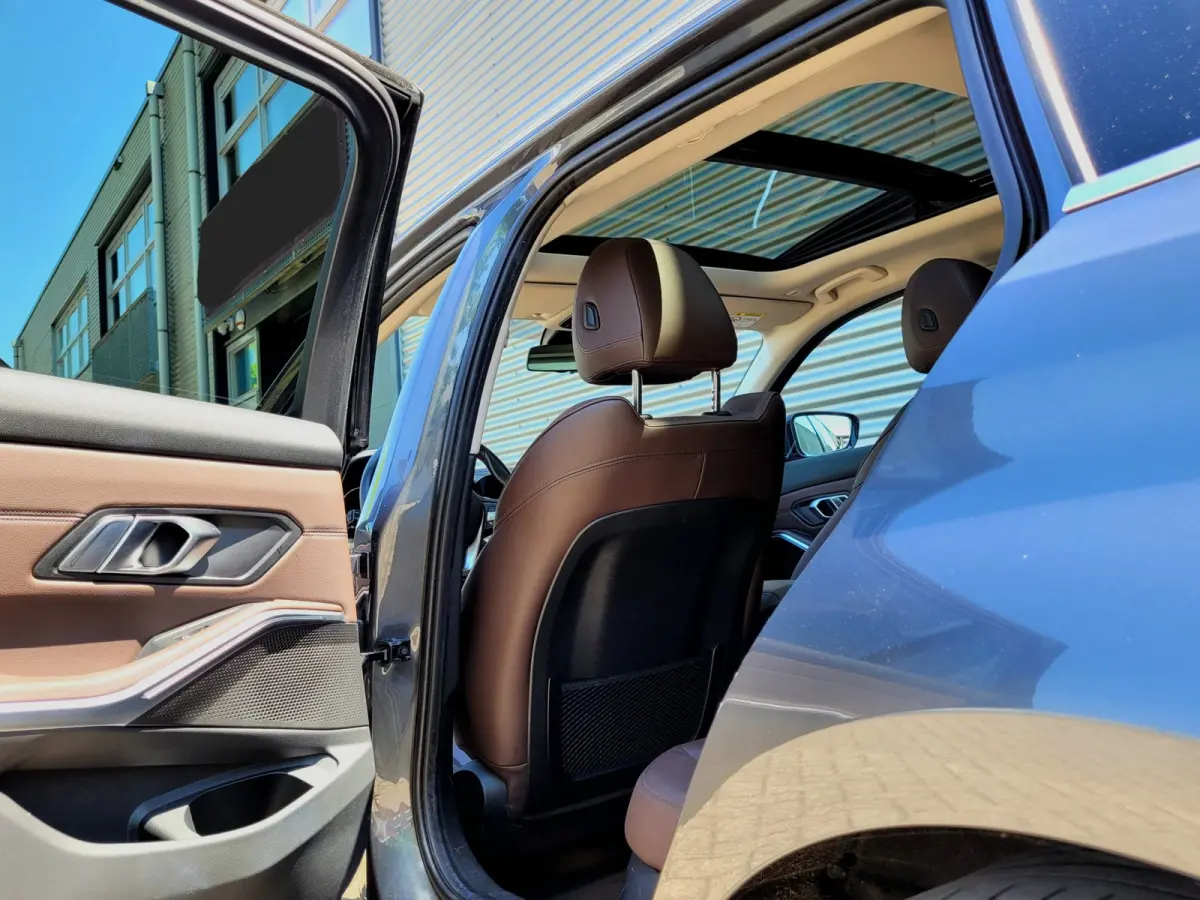 320e Luxury - Pano, Trekhaak, Laser (NL NAP BTW)