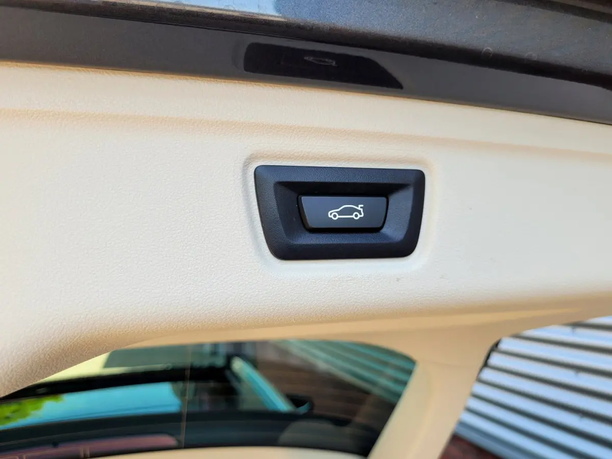 320e Luxury - Pano, Trekhaak, Laser (NL NAP BTW)