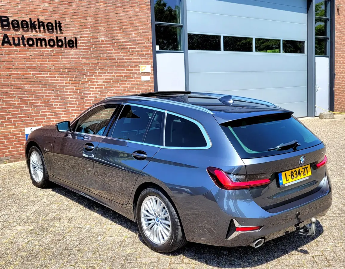 320e Luxury - Pano, Trekhaak, Laser (NL NAP BTW)