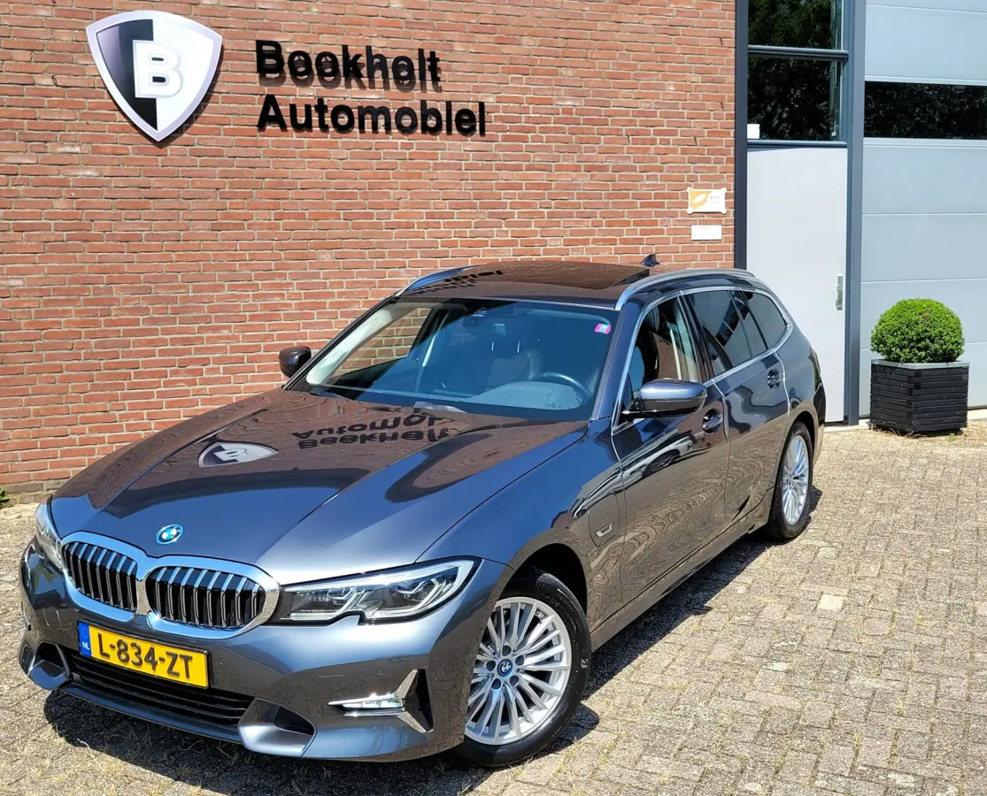 320e Luxury - Pano, Trekhaak, Laser (NL NAP BTW)