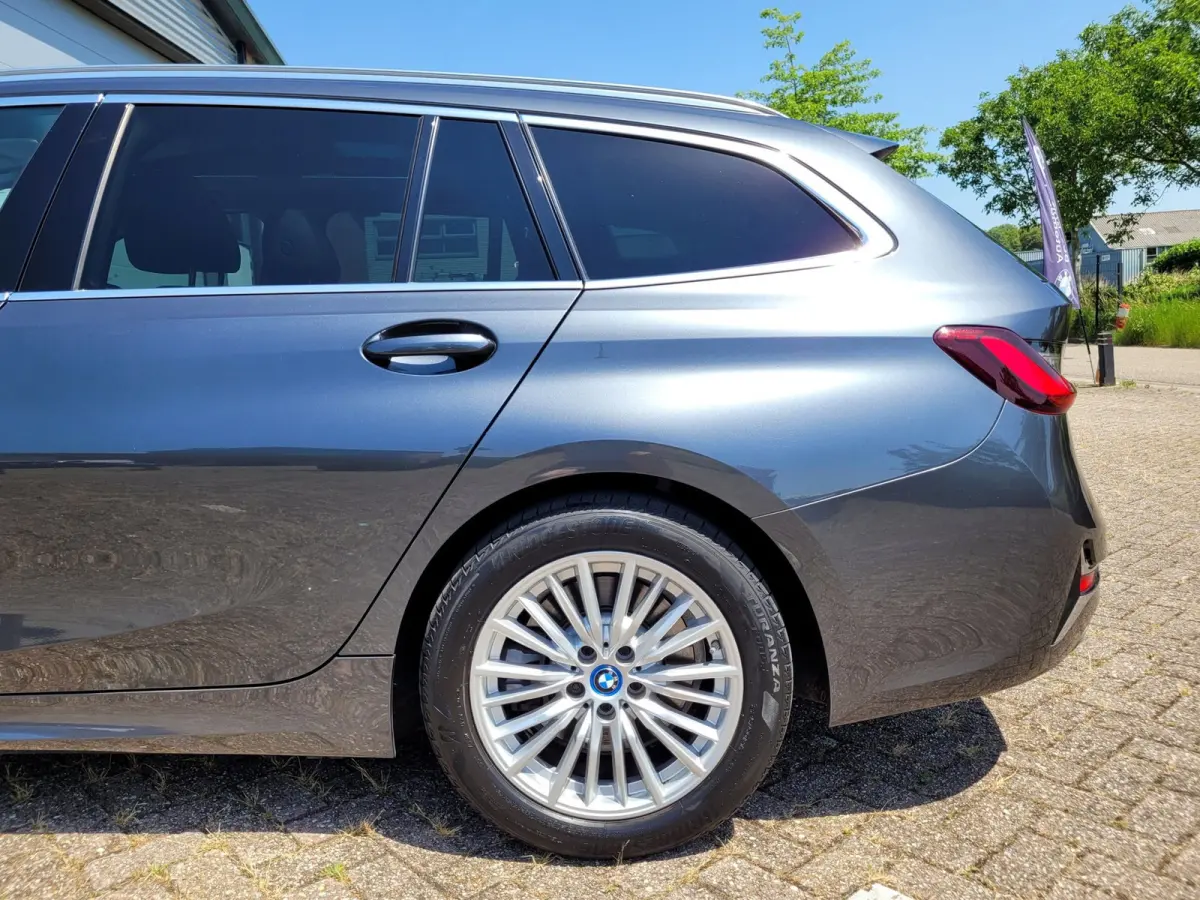 320e Luxury - Pano, Trekhaak, Laser (NL NAP BTW)