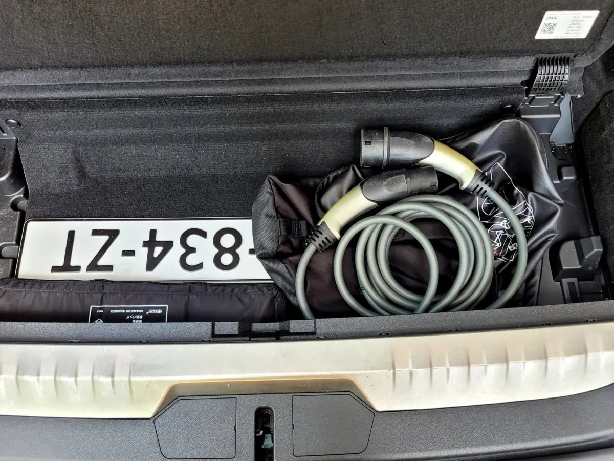 320e Luxury - Pano, Trekhaak, Laser (NL NAP BTW)