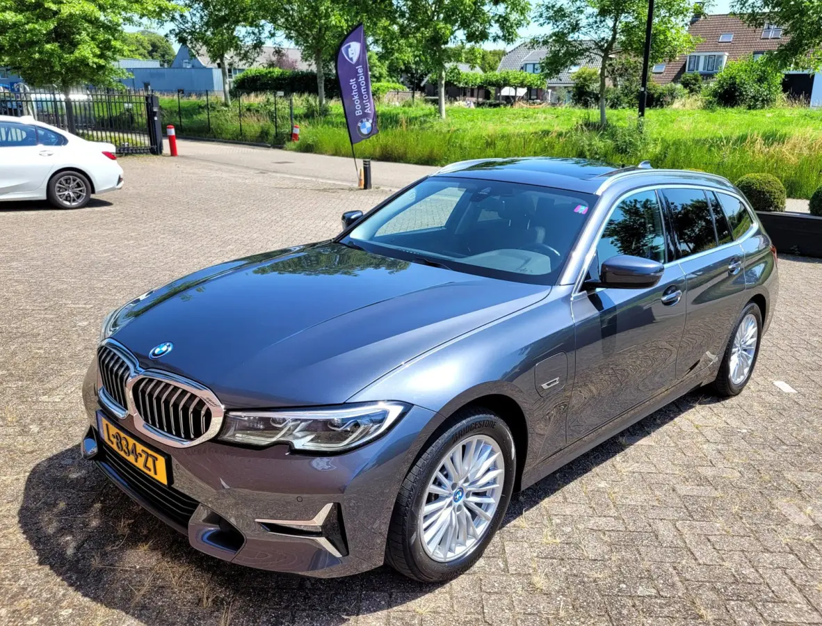320e Luxury - Pano, Trekhaak, Laser (NL NAP BTW)