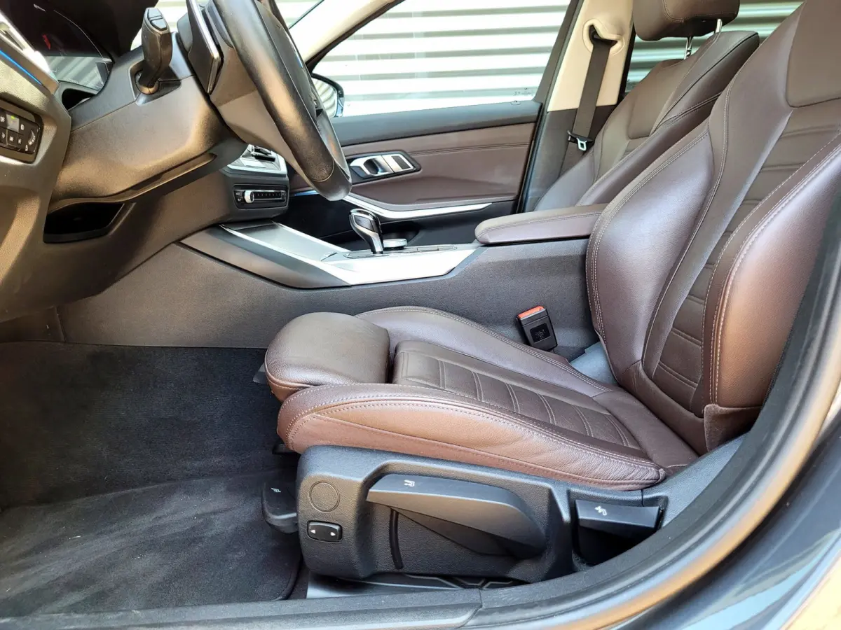 320e Luxury - Pano, Trekhaak, Laser (NL NAP BTW)