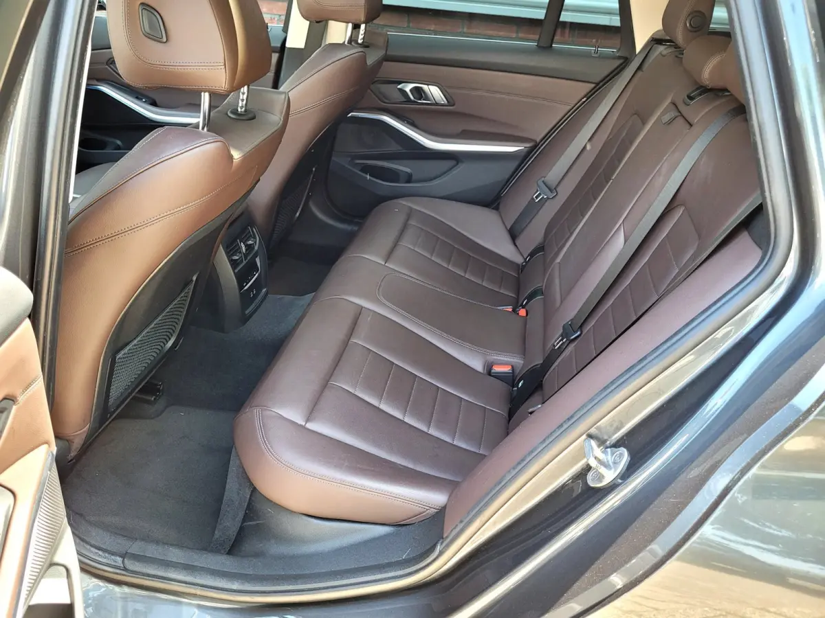 320e Luxury - Pano, Trekhaak, Laser (NL NAP BTW)