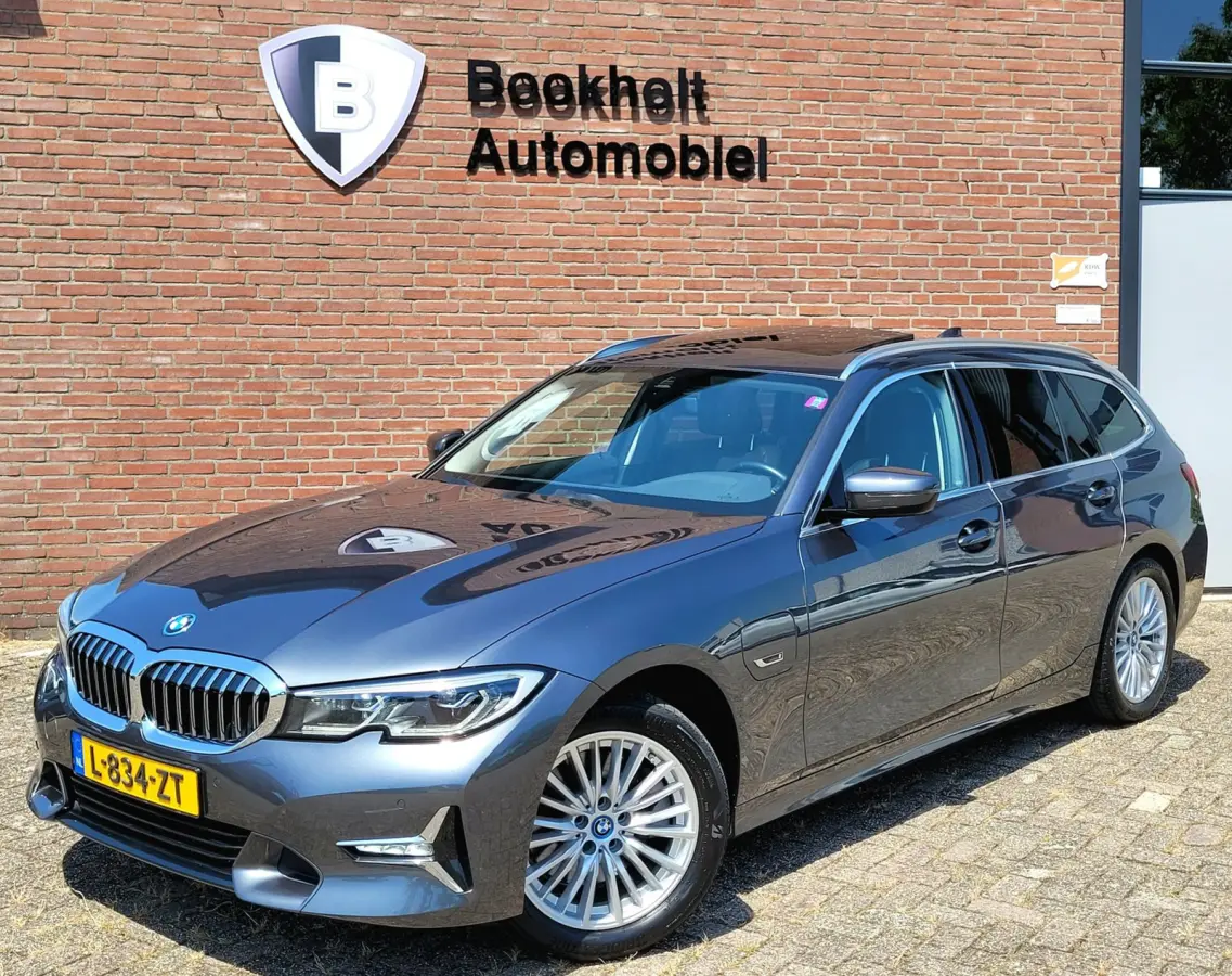 320e Luxury - Pano, Trekhaak, Laser (NL NAP BTW)