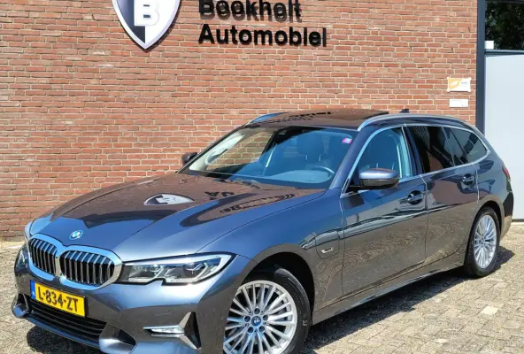 320e Luxury - Pano, Trekhaak, Laser (NL NAP BTW)