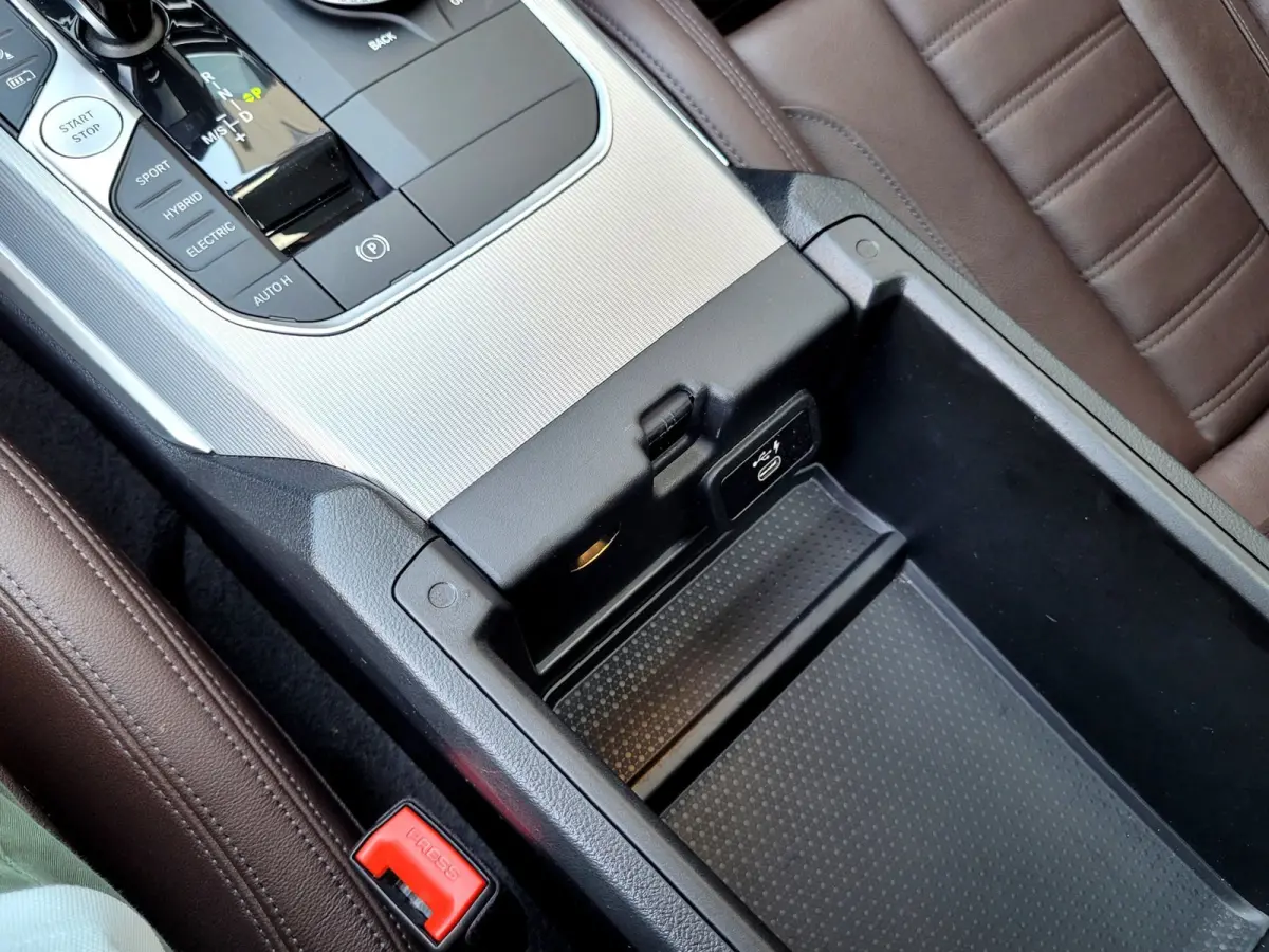 320e Luxury - Pano, Trekhaak, Laser (NL NAP BTW)