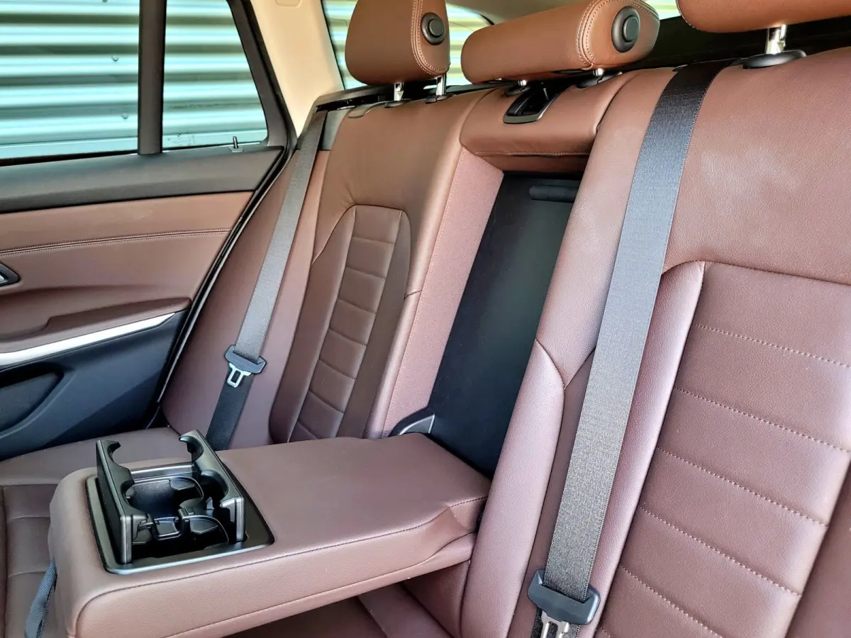 320e Luxury - Pano, Trekhaak, Laser (NL NAP BTW)