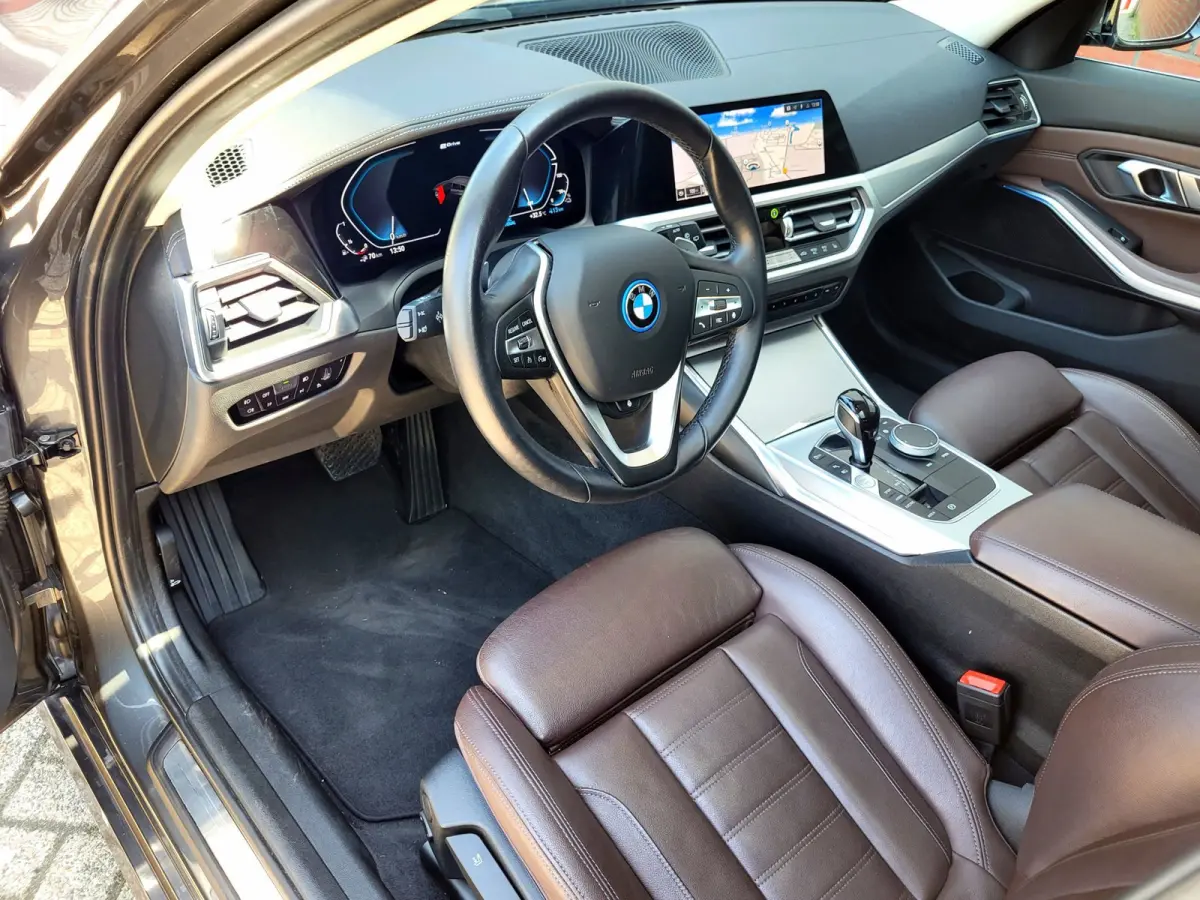 320e Luxury - Pano, Trekhaak, Laser (NL NAP BTW)