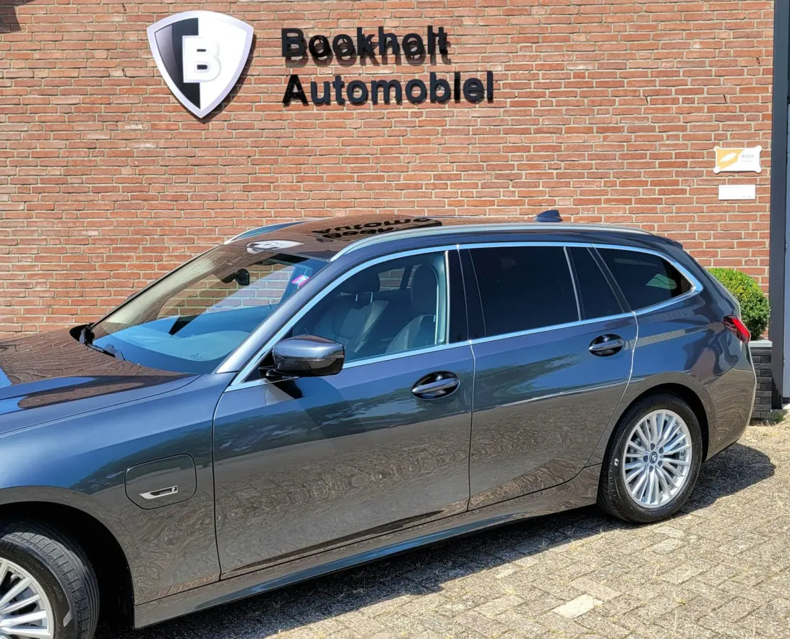 320e Luxury - Pano, Trekhaak, Laser (NL NAP BTW)