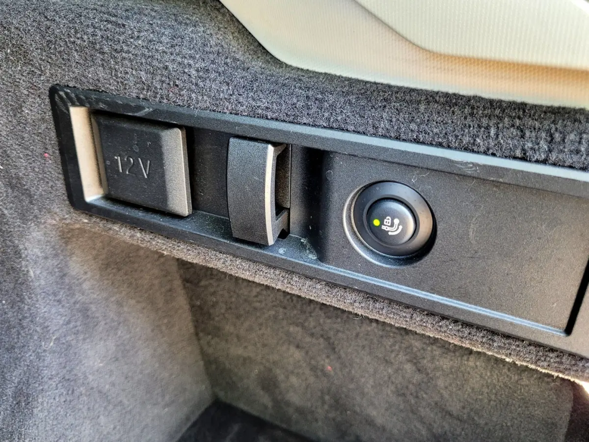 320e Luxury - Pano, Trekhaak, Laser (NL NAP BTW)