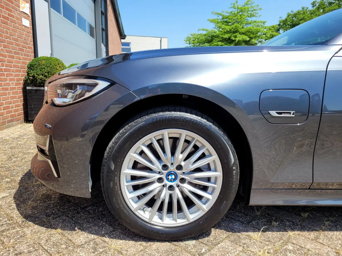 320e Luxury - Pano, Trekhaak, Laser (NL NAP BTW)