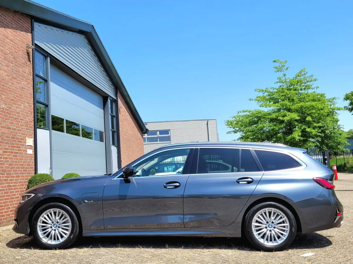 320e Luxury - Pano, Trekhaak, Laser (NL NAP BTW)