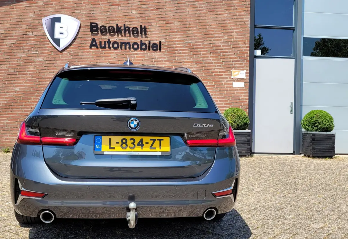 320e Luxury - Pano, Trekhaak, Laser (NL NAP BTW)