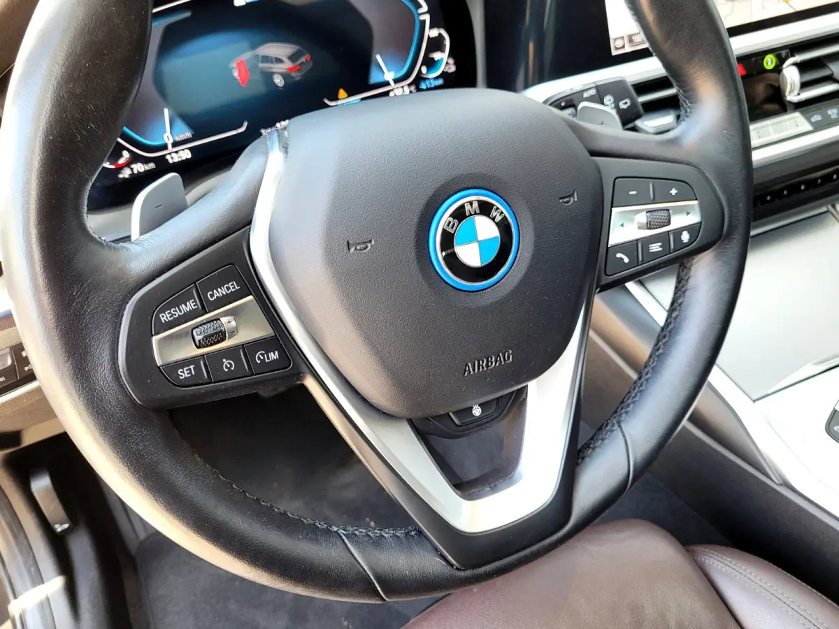 320e Luxury - Pano, Trekhaak, Laser (NL NAP BTW)