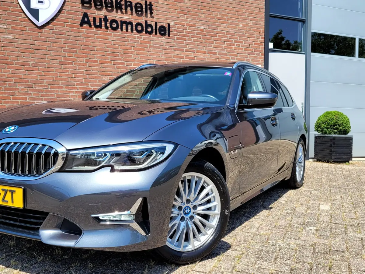 320e Luxury - Pano, Trekhaak, Laser (NL NAP BTW)
