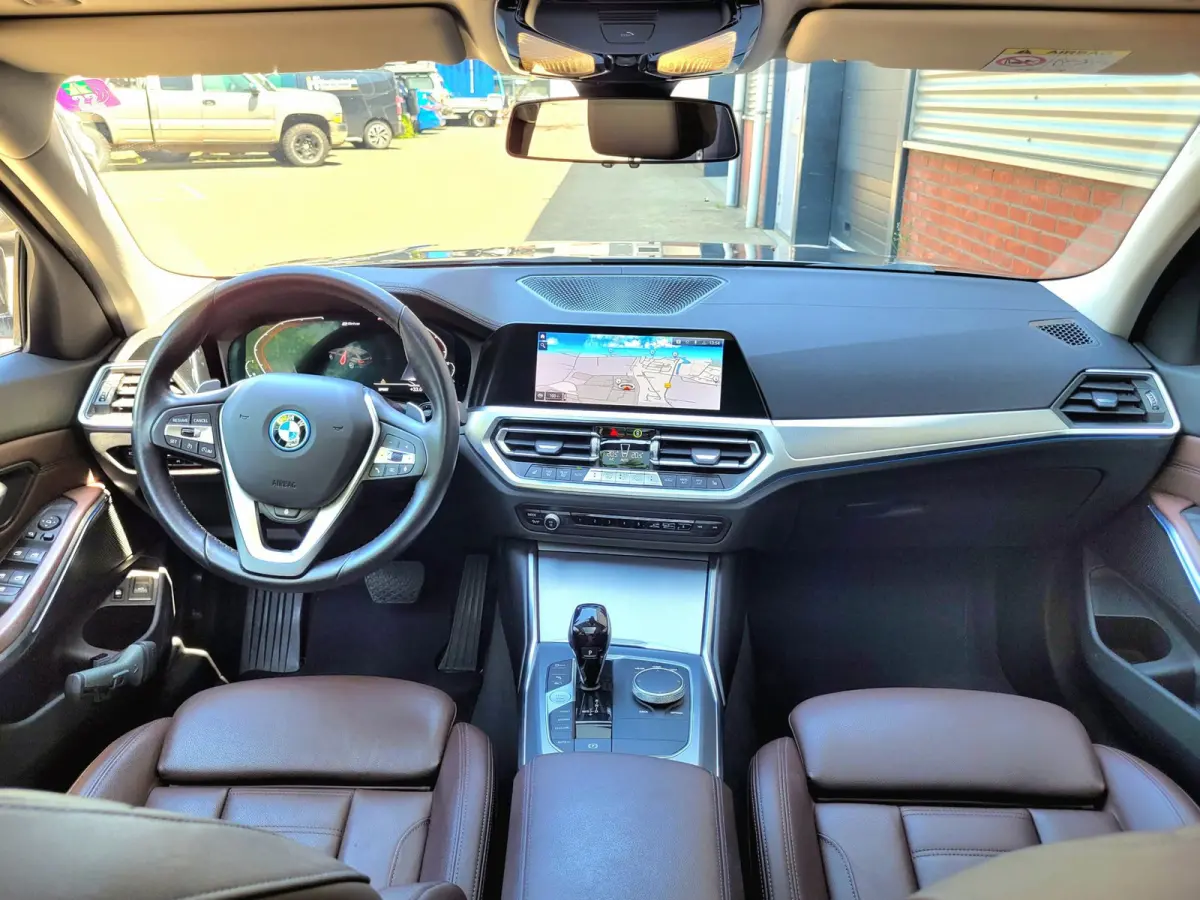 320e Luxury - Pano, Trekhaak, Laser (NL NAP BTW)