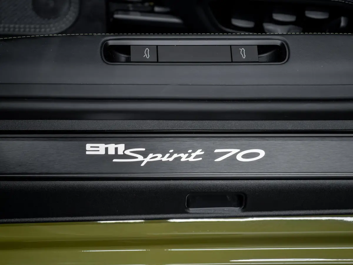 3.6 T-Hybrid Carrera Spirit 70 | Exclusive Manufaktur | Burmester | Lift | InnoDrive | 360° |