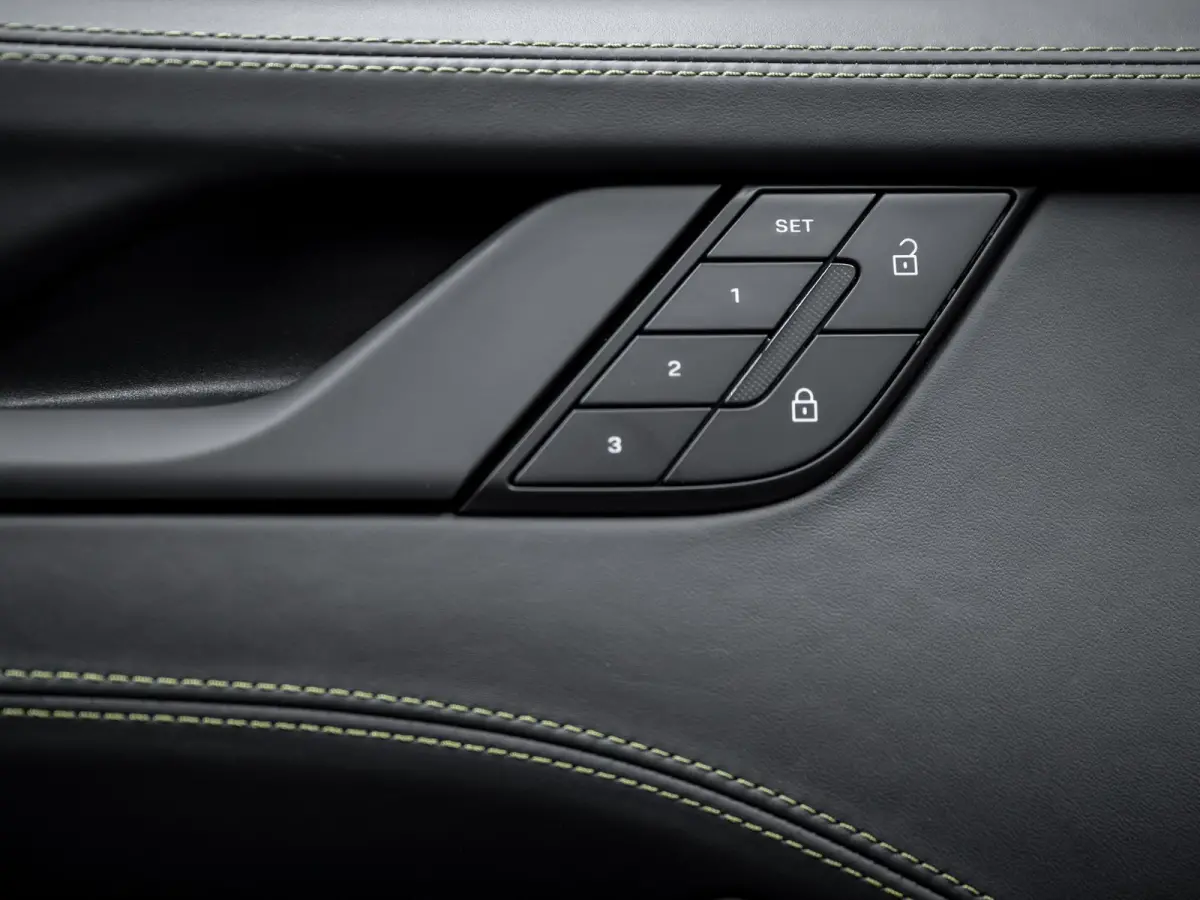 3.6 T-Hybrid Carrera Spirit 70 | Exclusive Manufaktur | Burmester | Lift | InnoDrive | 360° |