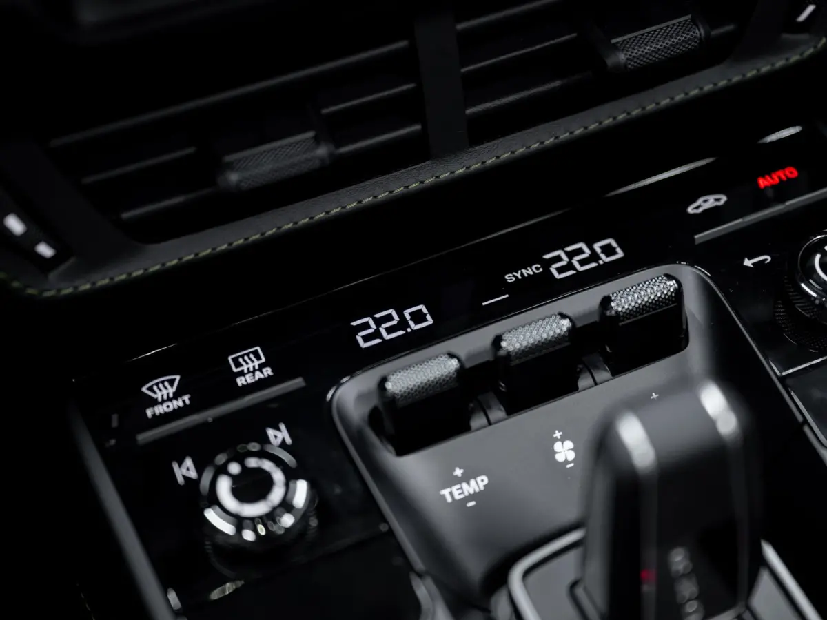 3.6 T-Hybrid Carrera Spirit 70 | Exclusive Manufaktur | Burmester | Lift | InnoDrive | 360° |
