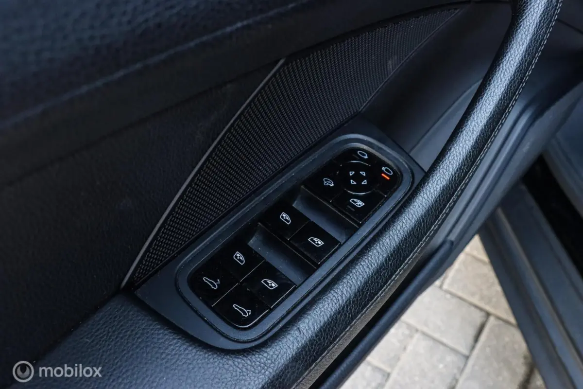 3.0 4|PDLS|CAMERA|LED|MEMORY|LANE-ASSIST|CARPLAY