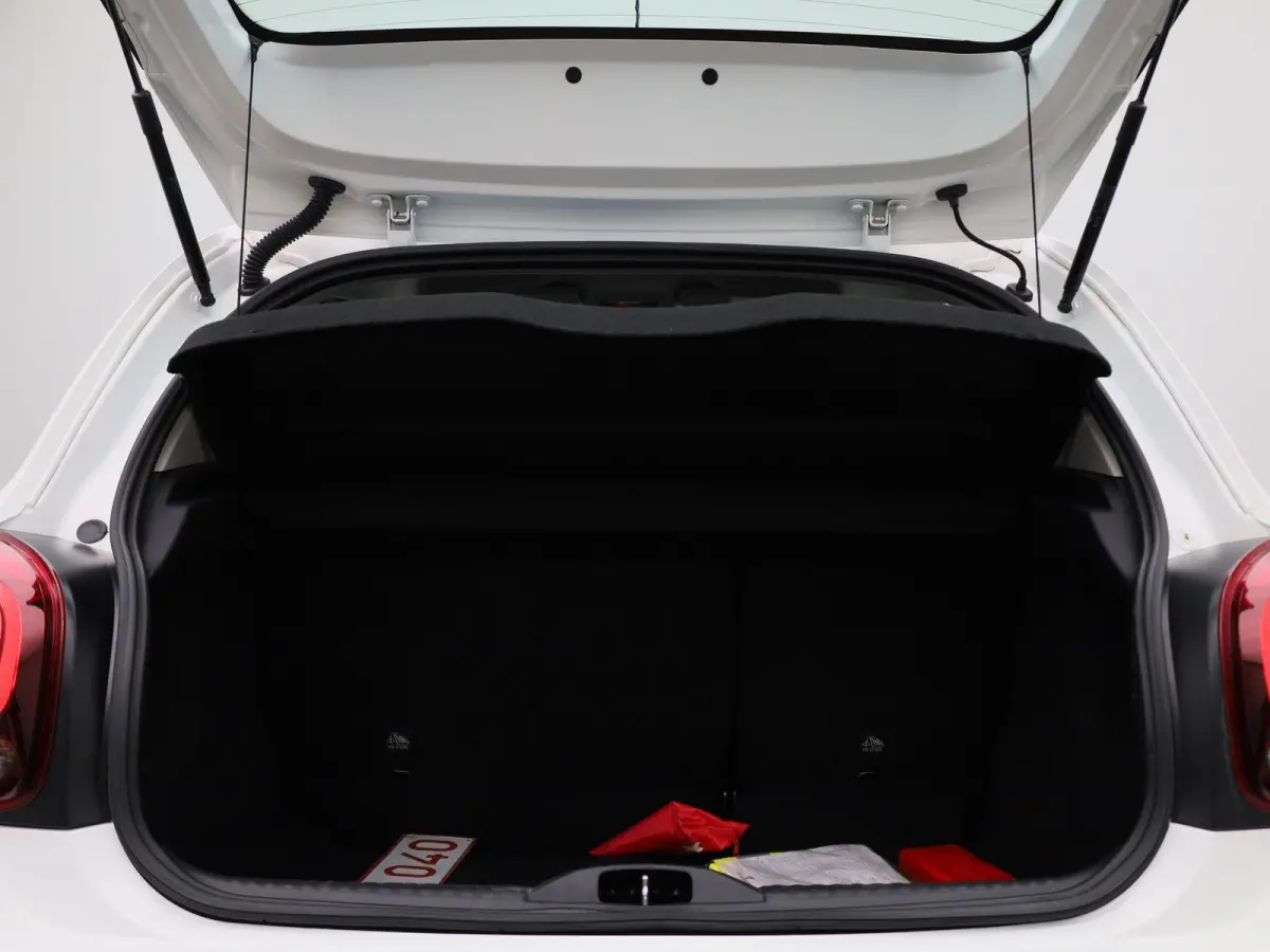 1.2 PureTech Feel | Navigatie | Cruise Control | Climate Control | Apple Carplay/Android Auto |