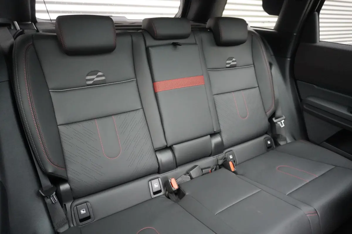 SE John Cooper Works Uitvoering | Pakket XL | 20" John Cooper Works Flag Spoke 2-tone | Trekhaak met elektrisch wegklapbare kogel | Glazen panoramadak