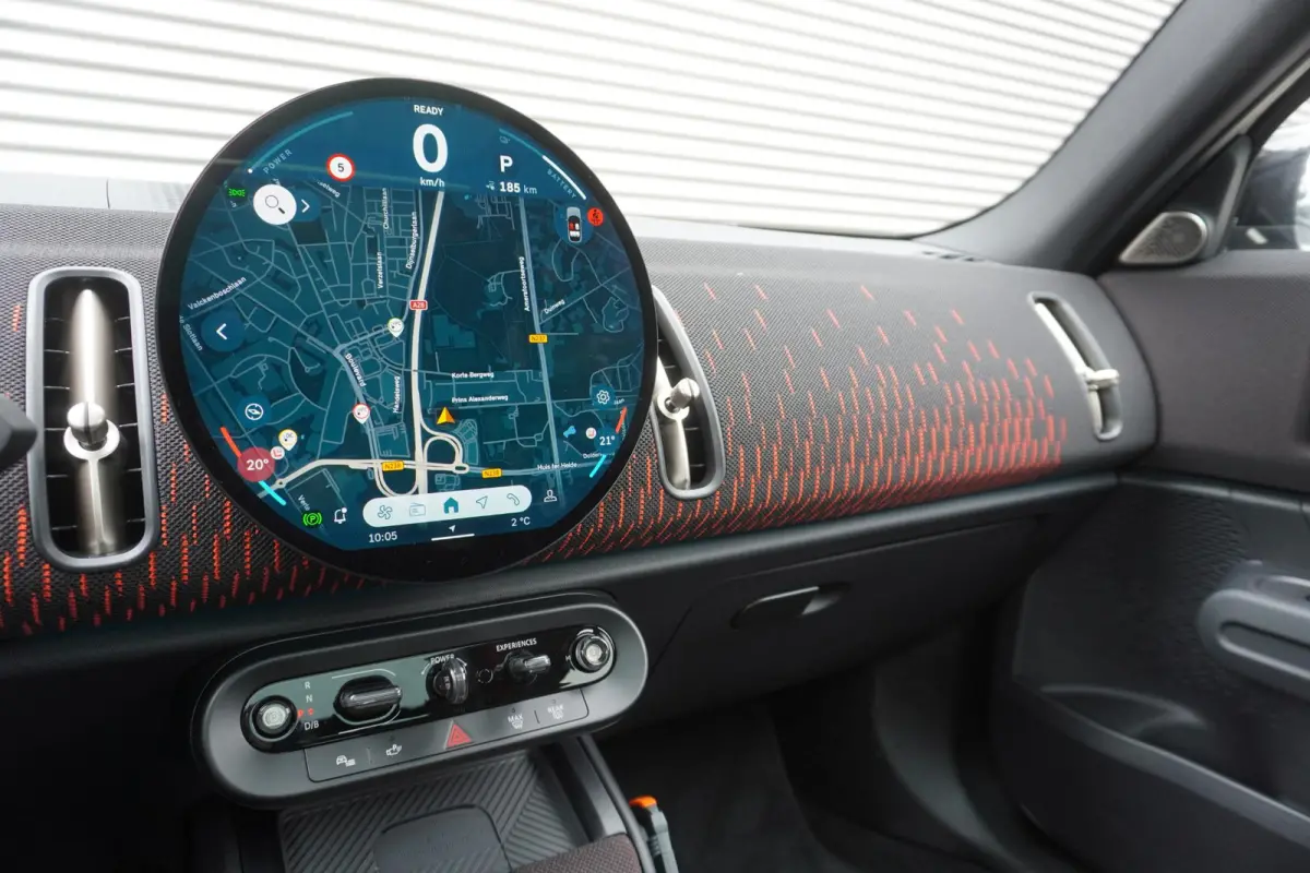 SE John Cooper Works Uitvoering | Pakket XL | 20" John Cooper Works Flag Spoke 2-tone | Trekhaak met elektrisch wegklapbare kogel | Glazen panoramadak