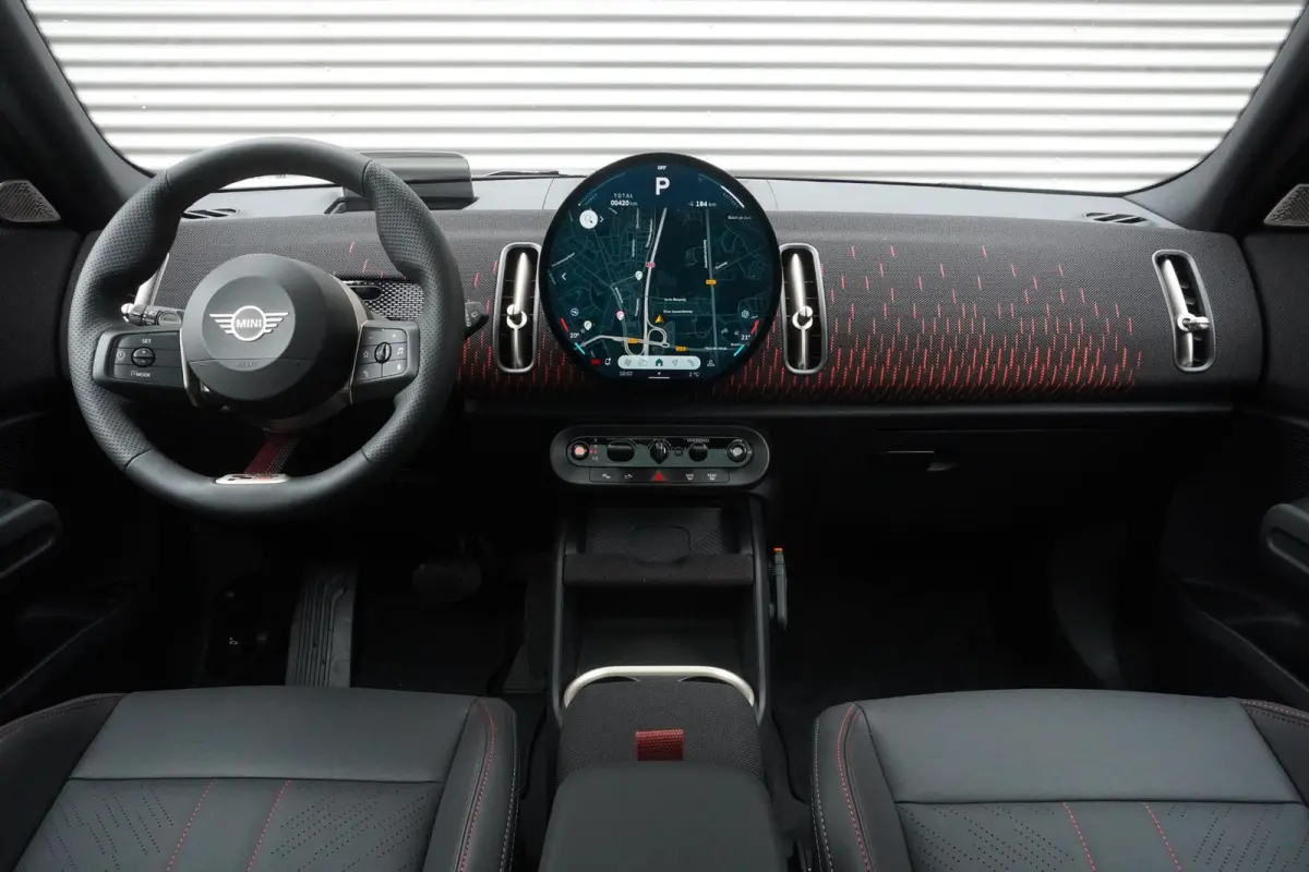 SE John Cooper Works Uitvoering | Pakket XL | 20" John Cooper Works Flag Spoke 2-tone | Trekhaak met elektrisch wegklapbare kogel | Glazen panoramadak