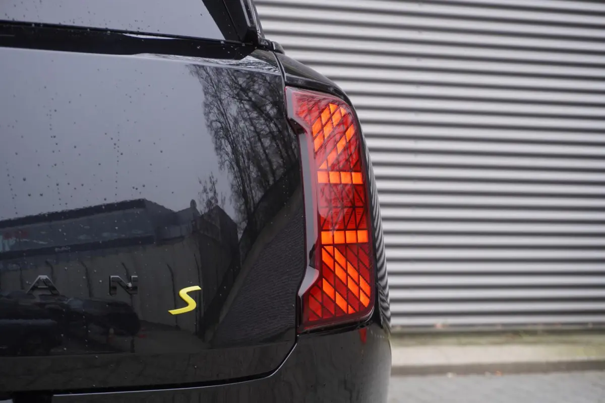 SE John Cooper Works Uitvoering | Pakket XL | 20" John Cooper Works Flag Spoke 2-tone | Trekhaak met elektrisch wegklapbare kogel | Glazen panoramadak