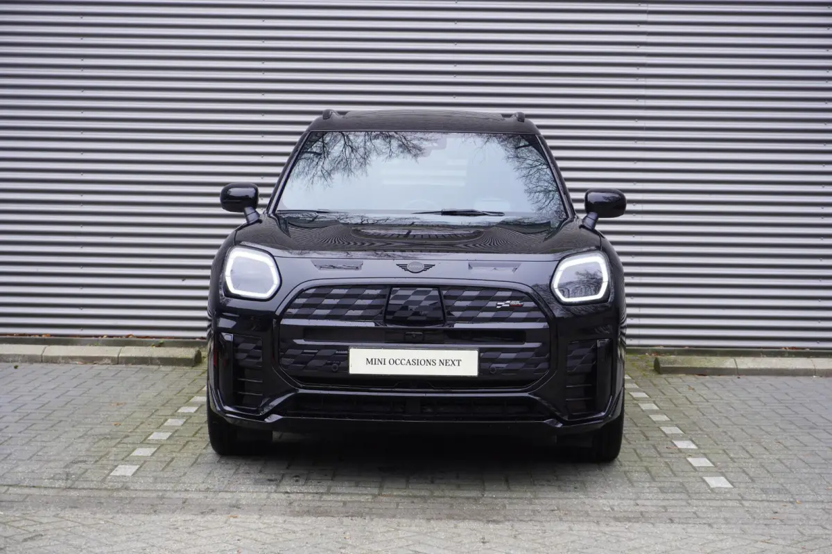 SE John Cooper Works Uitvoering | Pakket XL | 20" John Cooper Works Flag Spoke 2-tone | Trekhaak met elektrisch wegklapbare kogel | Glazen panoramadak