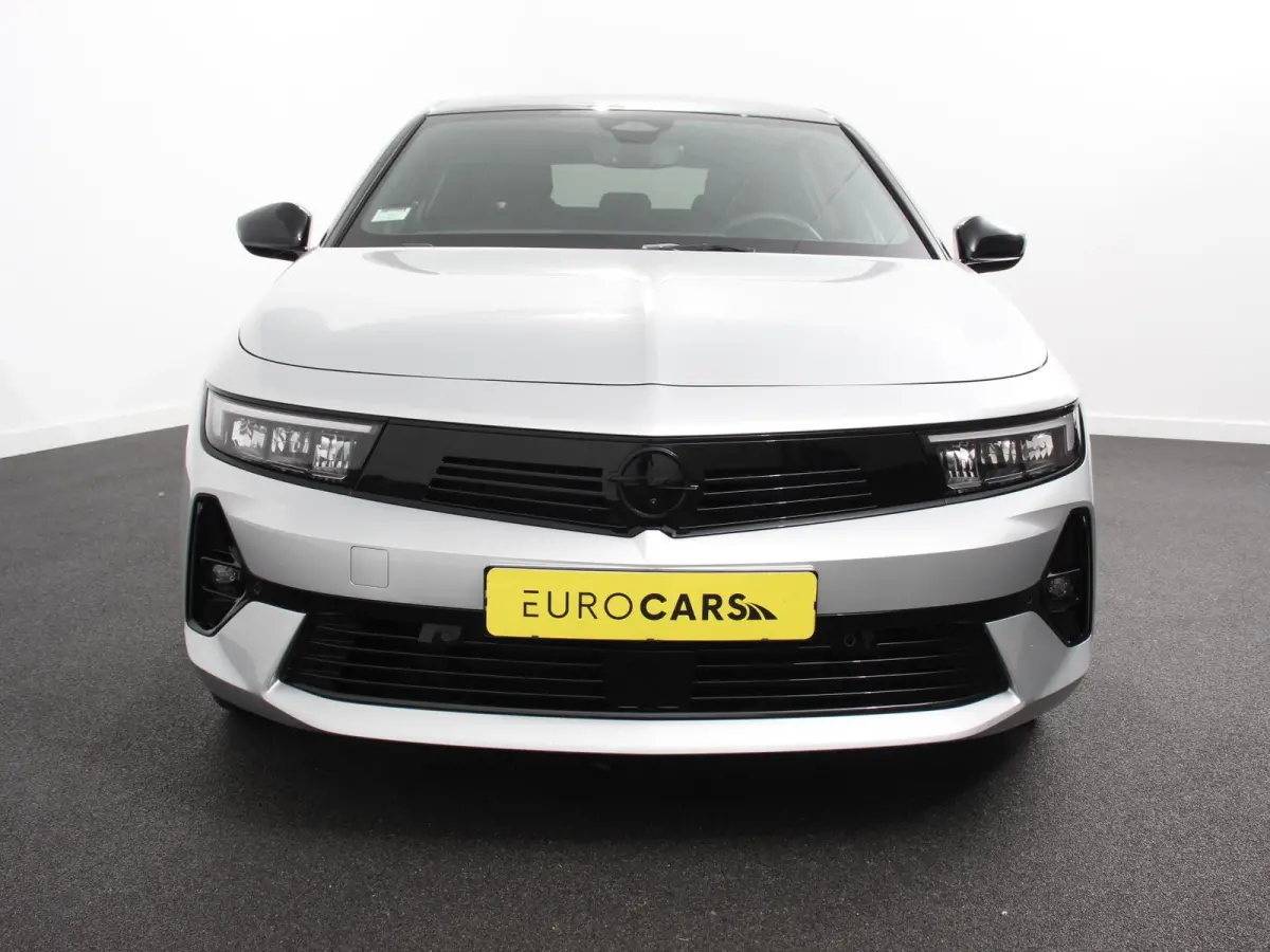 1.2 Automaat GS Line Climate control Adaptive cruise control LED Voorstoelen verwarmd Stuurwiel verwarmd Achteruitrij camera 360* Sfeer verlichting Apple carplay/ Android auto