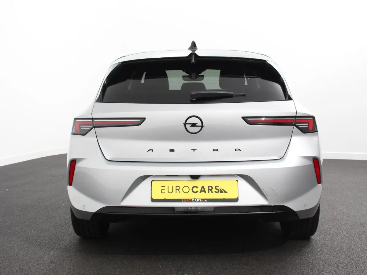 1.2 Automaat GS Line Climate control Adaptive cruise control LED Voorstoelen verwarmd Stuurwiel verwarmd Achteruitrij camera 360* Sfeer verlichting Apple carplay/ Android auto