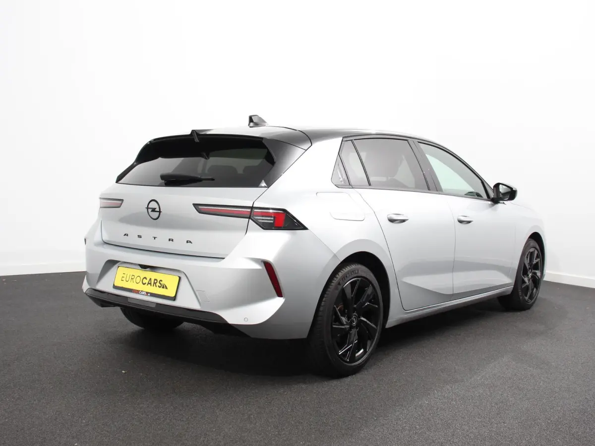 1.2 Automaat GS Line Climate control Adaptive cruise control LED Voorstoelen verwarmd Stuurwiel verwarmd Achteruitrij camera 360* Sfeer verlichting Apple carplay/ Android auto