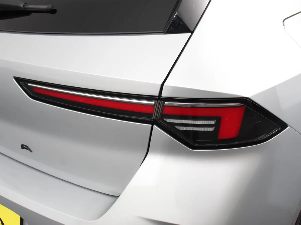 1.2 Automaat GS Line Climate control Adaptive cruise control LED Voorstoelen verwarmd Stuurwiel verwarmd Achteruitrij camera 360* Sfeer verlichting Apple carplay/ Android auto